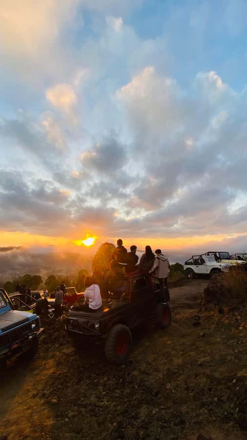 All inclusive Batur jeep sunrise with breakfast - Photo help at sunrise, including why your driver matters