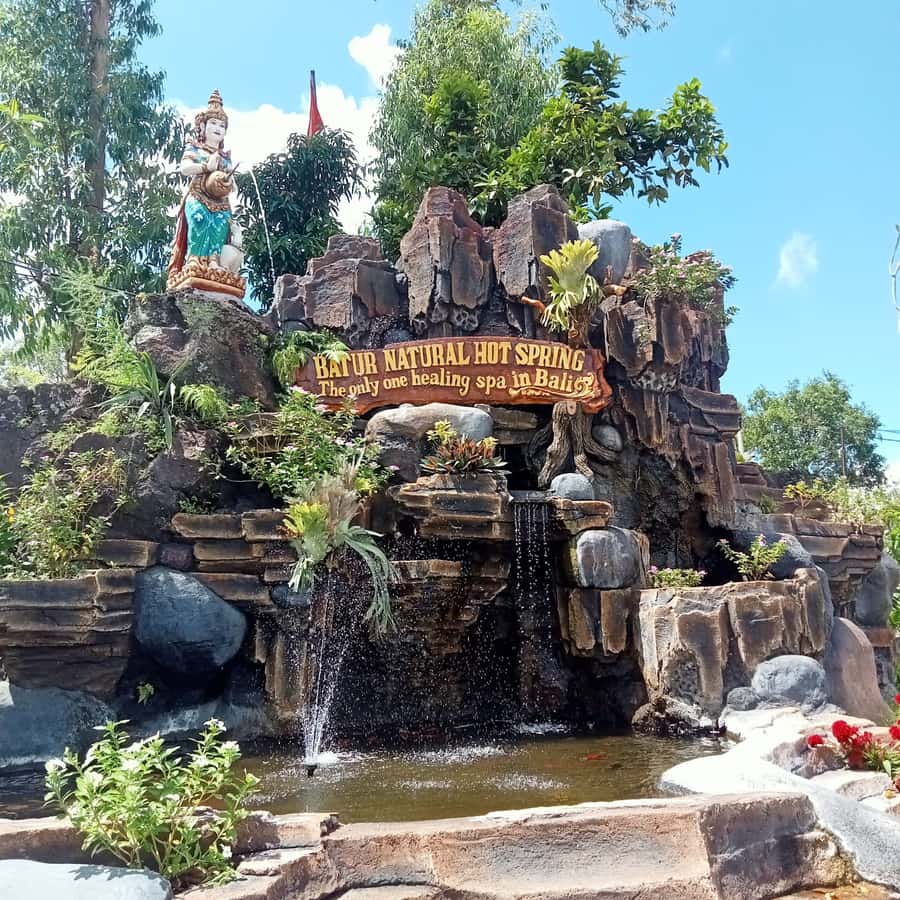 Bali: Batur Natural Hot Spring Entrance Ticket - The View Factor: Lake and Mount Batur While You Soak
