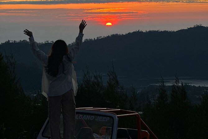 Bali: Mount Batur Jeep Sunrise & Hot Springs - All Inclusive - Floating Temple Photo Stop and the Right Way to Photograph It