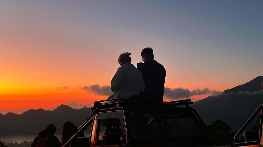 Bali: Mount Batur Sunrise Jeep Tour with Jungle Swing - Getting Up to Mount Batur: 4WD, Safety, and Cold Pre-Dawn Wait