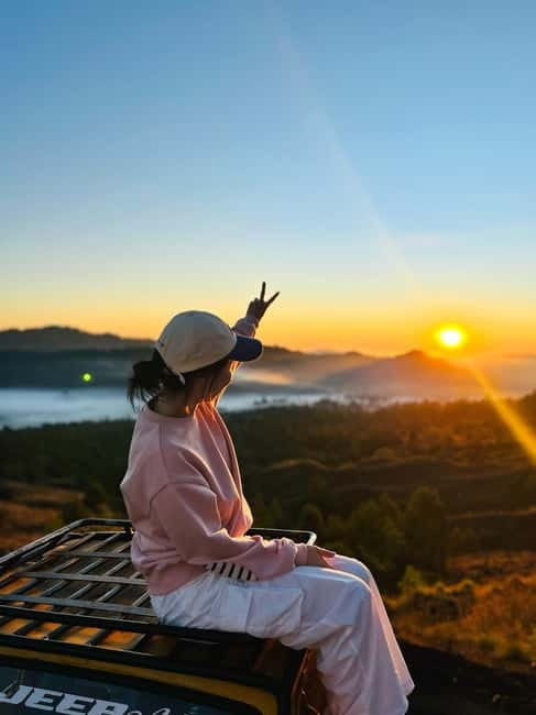 Bali: Mount Batur Sunrise Jeep Tour with Optional Activities - Sunrise viewpoint: photos, light, and the Mount Agung moment