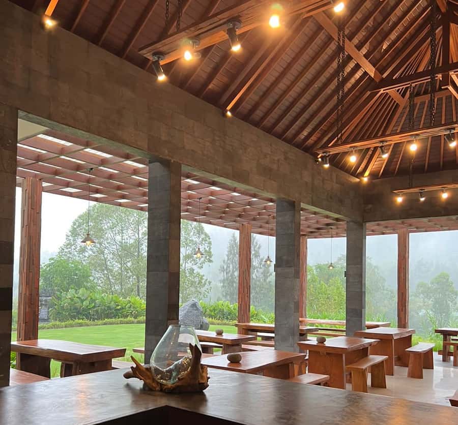 Bali: Mount Batur Sunrise Trek and White Water Rafting - Lunch and Recovery: Getting Fed After You Earn It
