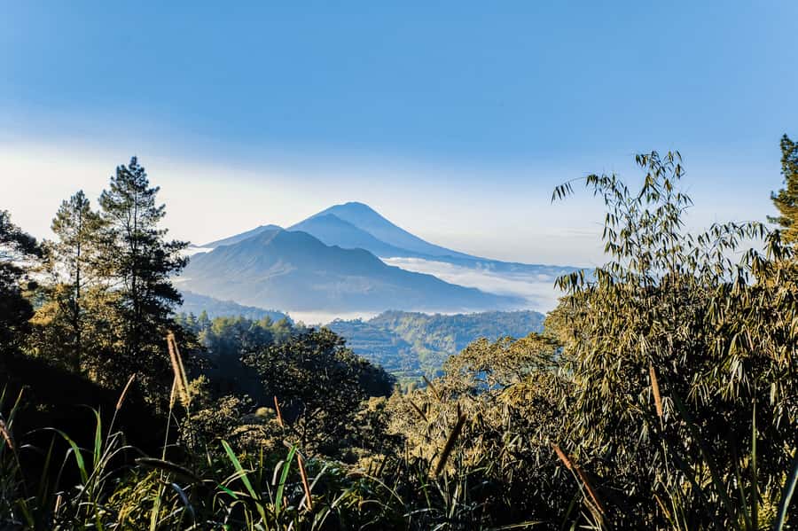 Bali: Mount Batur Sunrise Trek With Guide and Breakfast - Mt Batur Lounge meeting point and getting set up for the dark
