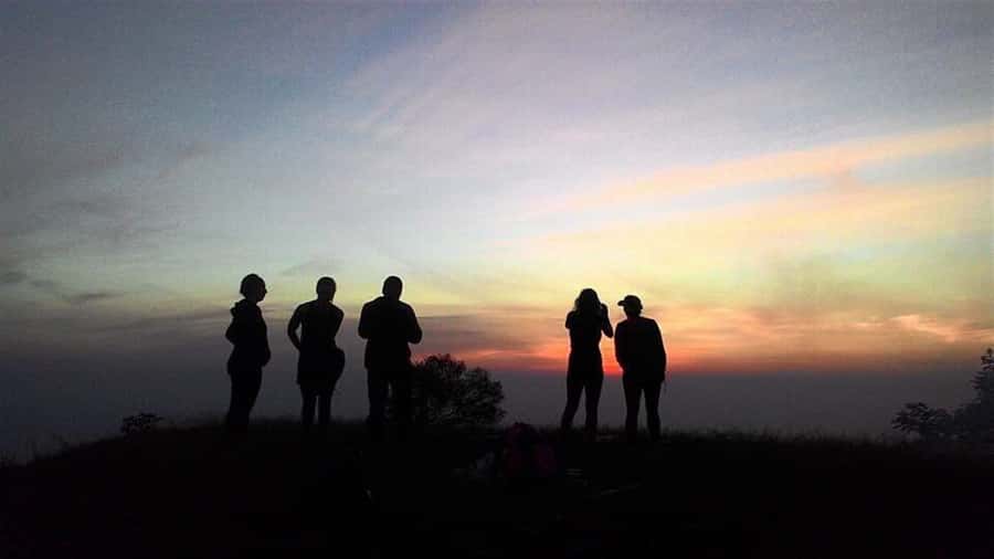 Bali: Mount Batur Sunset Trek with Picnic - Sunset Over Lake Batur: What Makes This Trek Worth the Time
