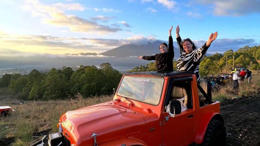 Bali: Shared Mount Batur Sunrise Jeep Tour with Hot Springs - Sunrise viewpoint: breakfast, cloud cover, and how guides handle the light