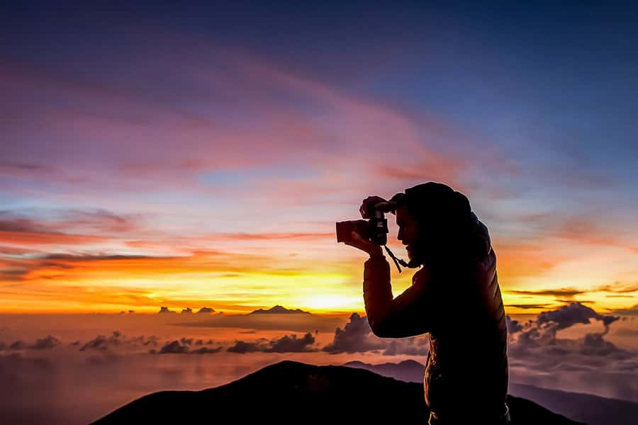 Bali: Sunrise Mount Batur Guided Hike with Breakfast - Reaching the summit: breakfast, volcanic steam, and cloud breaks
