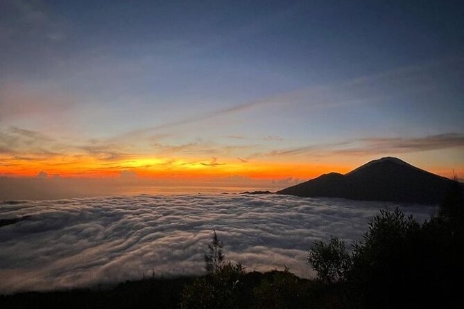 Bali Trekking Tour: Mount Batur Sunrise & Natural Hot Spring - Transport, group size, and what the included breakfast really means