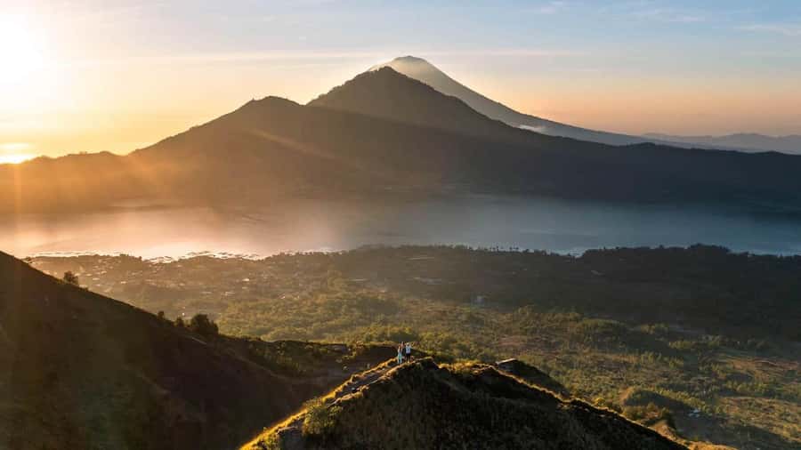 From Ubud: Mount Batur Hiking With Hotspring - The climb in the dark: what the 1.5-hour trek really feels like