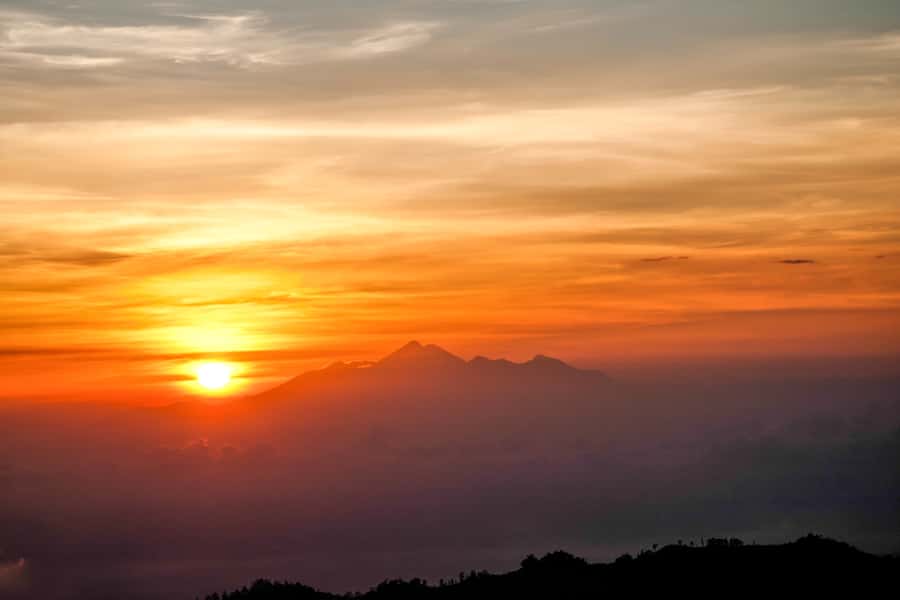 Mount Batur: 2D1N Kintamani Tour with Private Sunrise Hiking - Summit Breakfast, Tea, and the Sunrise Waiting Game