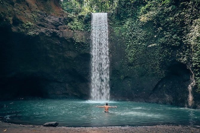 Mount Batur Sunrise Jeep & Cleansing Ritual at Tirta Empul Temple - Hot springs at Batur: included admission, lockers, towels, and a real reset