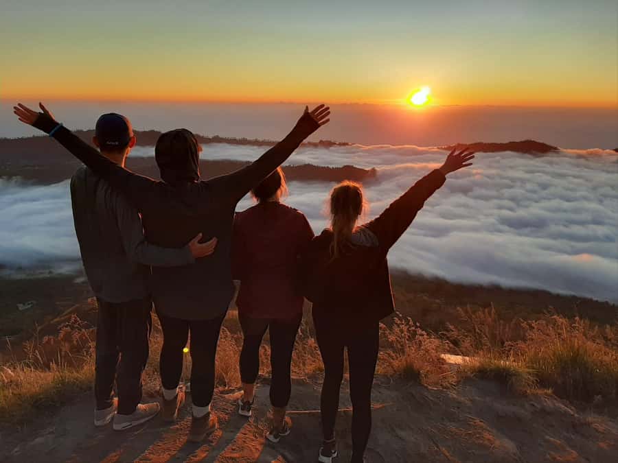 Mount Batur Sunrise Trek & Hot Springs Tour - The Mt. Batur Lounge advantage: modern toilets and hot drinks