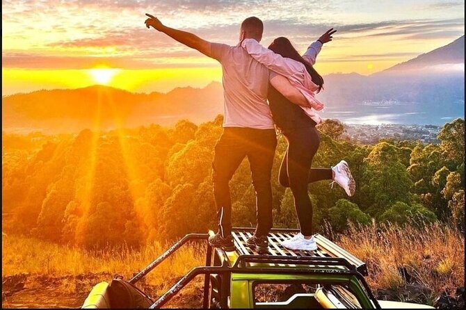 Private Mount Batur Jeep Sunrise all inclusive - The sunrise drop area at Mount Batur, lake view included