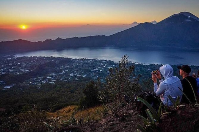Sunrise Trekking / Hike Mount Batur Private & Natural Hot Spring - What to wear and bring for a pre-sunrise climb